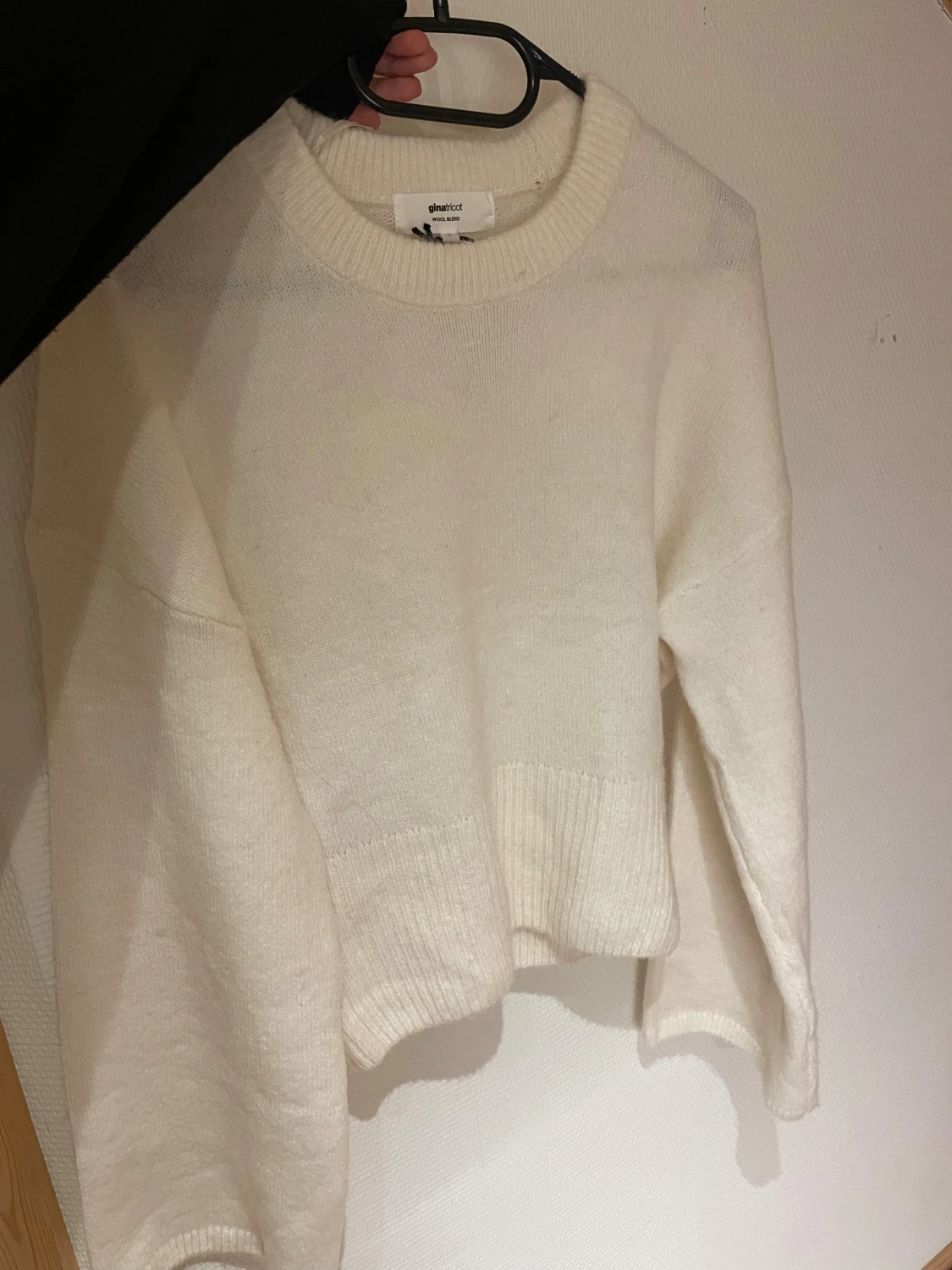 Krämvit stickad tröja - 2