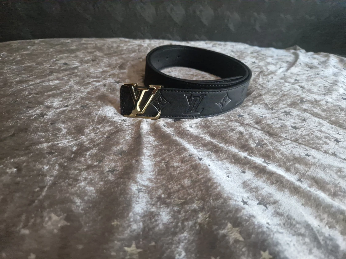 Svart Louis Vuitton skärp i skinn