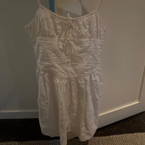 Vit kort klänning från Zara - Klänning från Zara