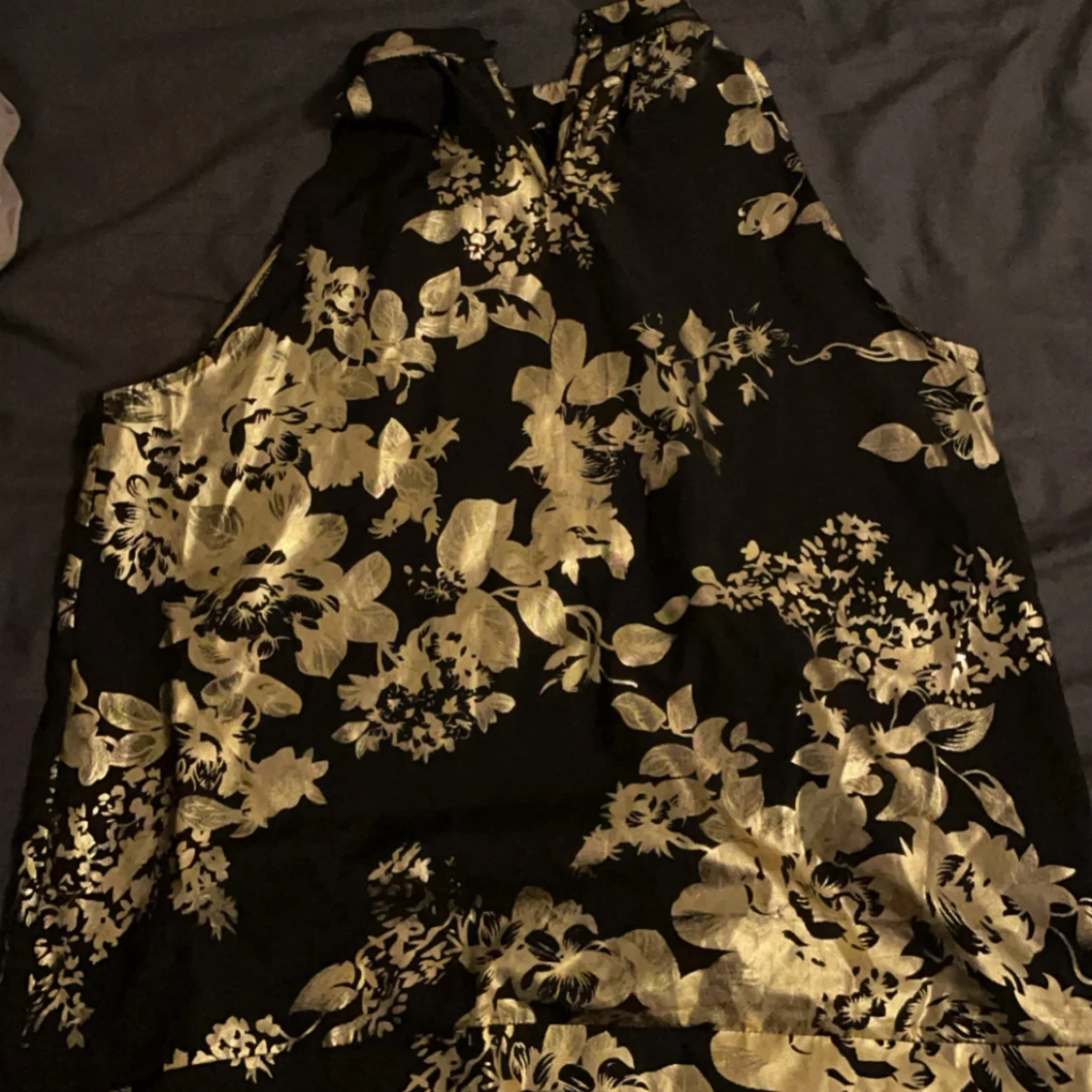 Svart och guld blommig festtopp - 1