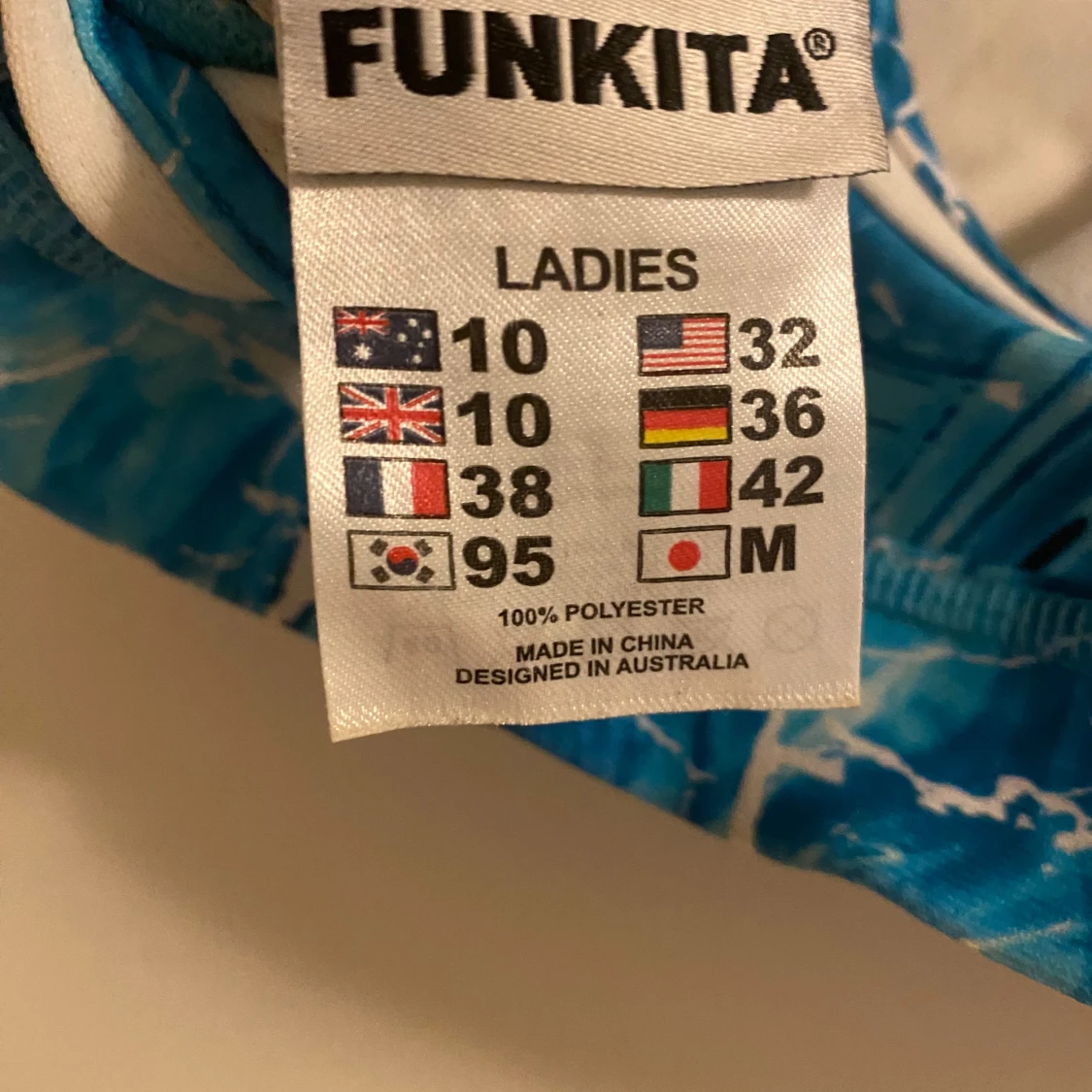 Blå mönstrad bikinitopp från Funkita - 2
