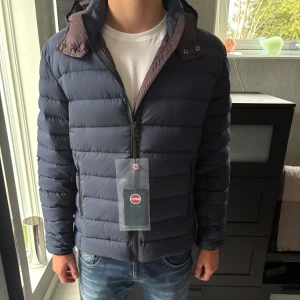 Colmar jacka  - Mörkblå colmar jacka | Skick 10/10 (helt ny) | Storlek 50(M) | Nypris ca 5000 | Hör av er vid minsta fråga eller fundering ✅🙌