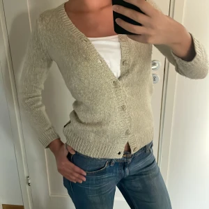 Beige stickad kofta med knappar - Jättefin stickad kofta i xs💗