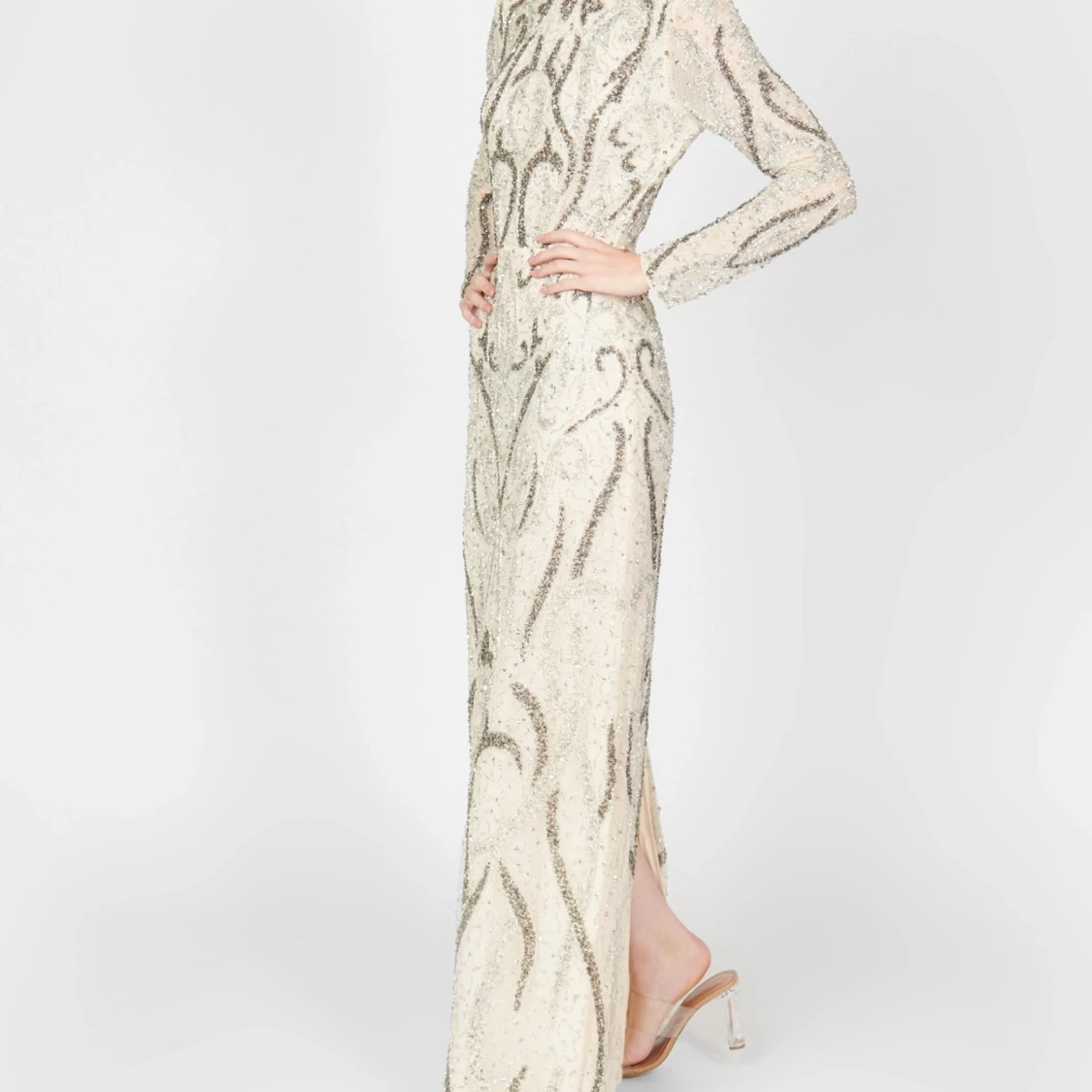 Glittrig långklänning i champagne
