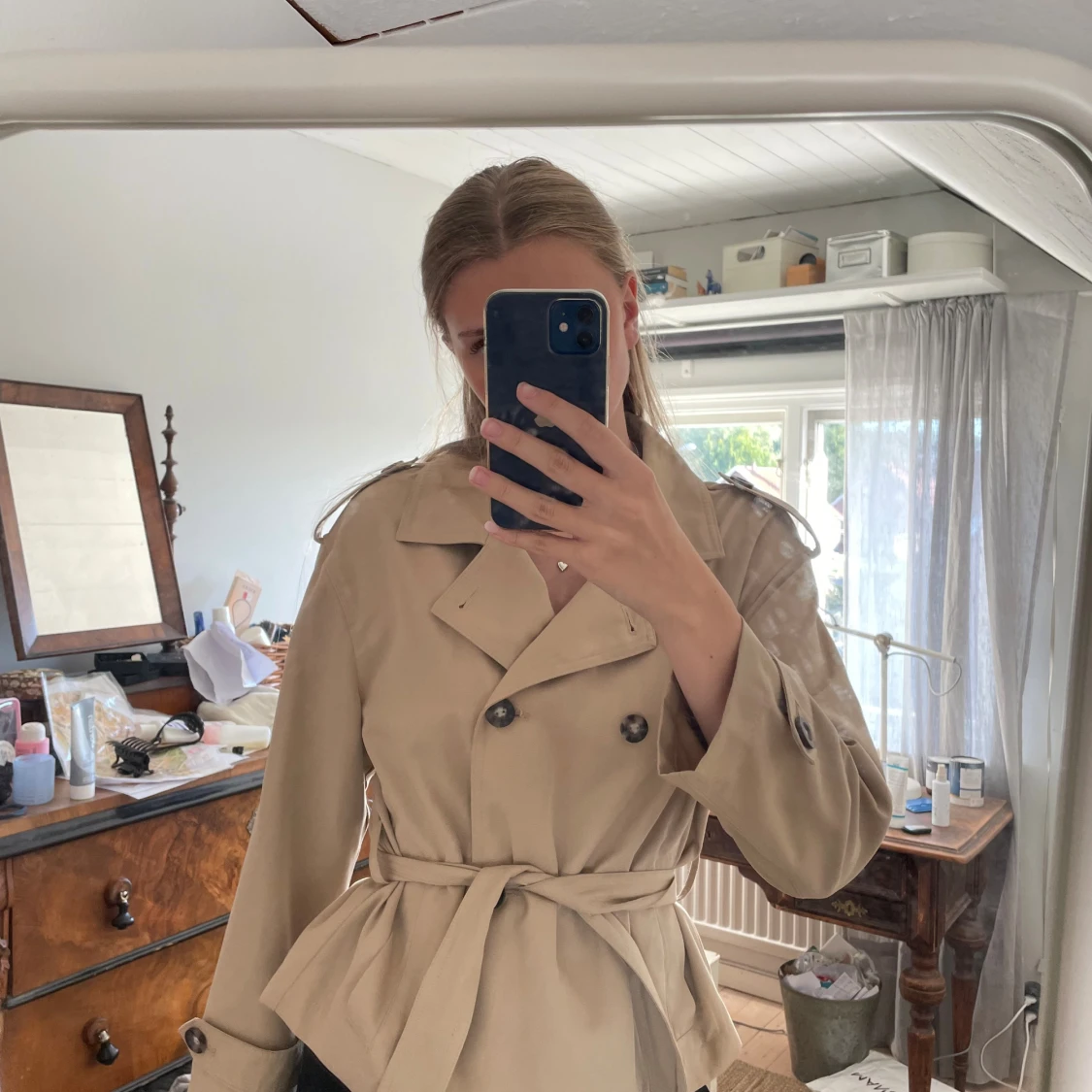 Beige trenchcoat från Stradivarius - 2