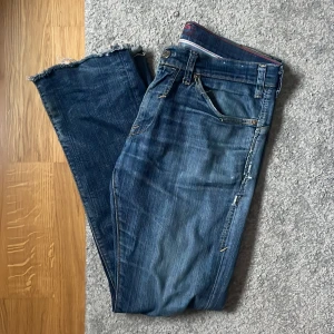 Vintage Levi’s bootcut jeans! - Sjukt snygga vintage bootcut Levi’s jeans! Storlek W34 L34. Sjukt snygga distresseing och fades! Hör av dig för fitpic!