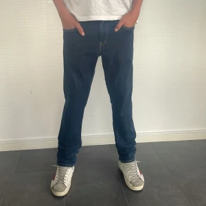 Replay grover Jeans 30/30 - Replay grover jeans| pris:499kr|Storlek:W30 L30| skick:9,8/10| Hör av dig vid vid minsta lilla fundering eller fråga|