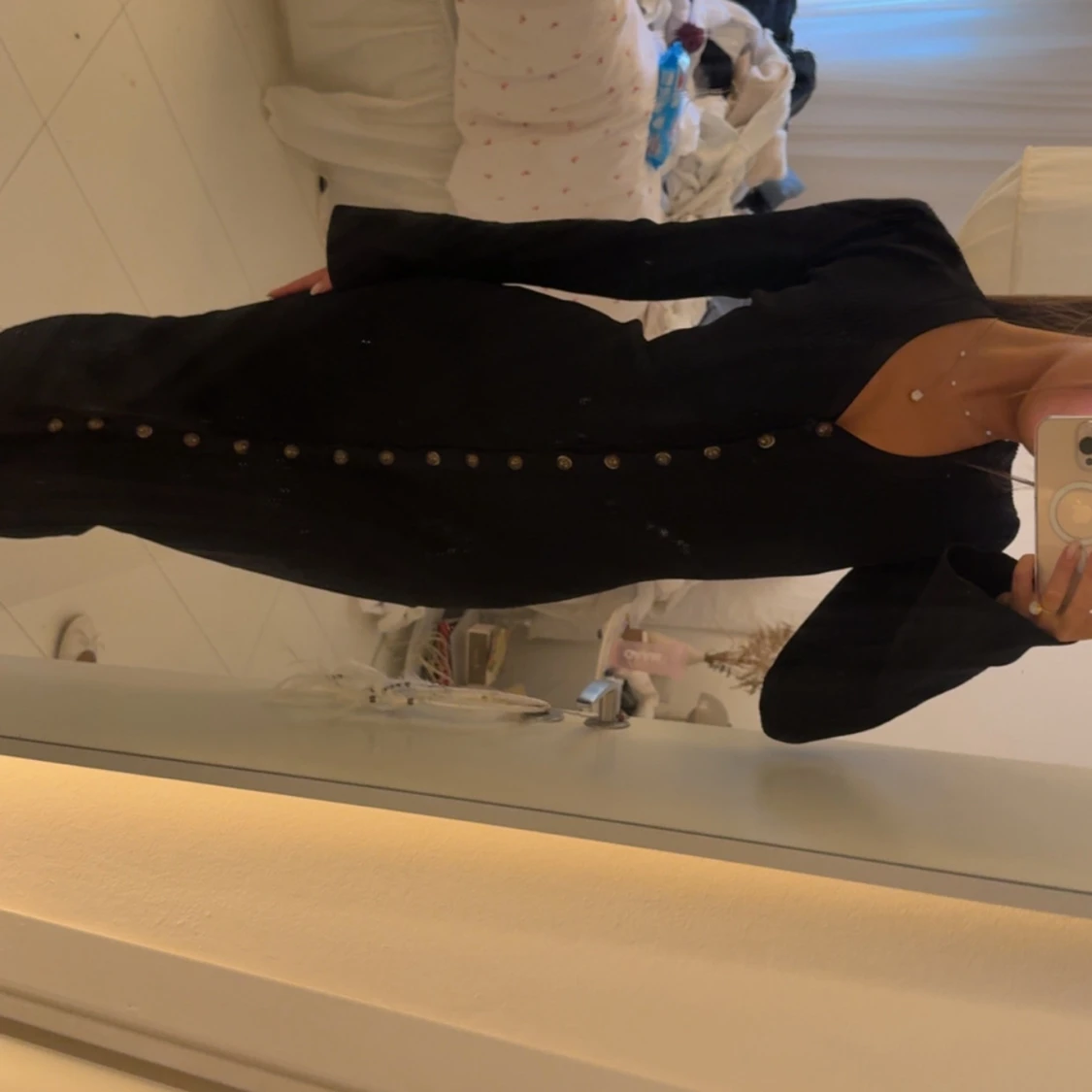 Svart långklänning med knappar - 1