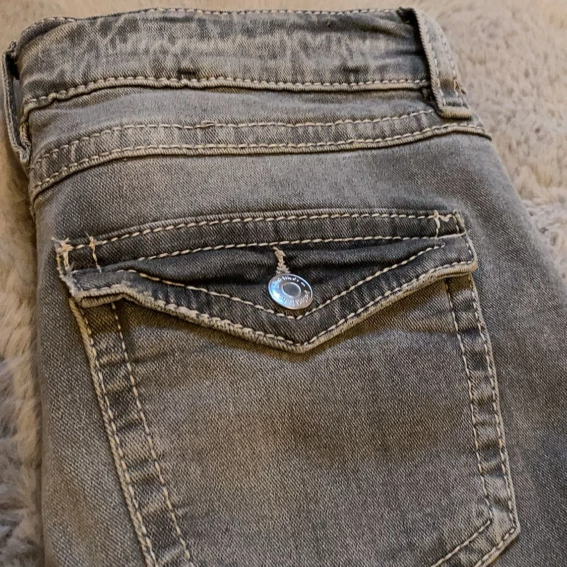 Grå bootcut jeans  - 3