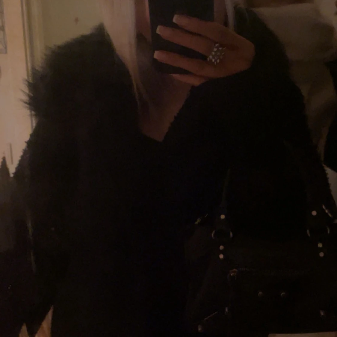 svart jacka med päls  - 1