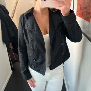 Vår jacka  - Väldigt fin trench coat