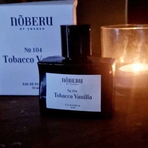 Noberu Tobacco Vanilla parfym Edp  - 40ml av 50 kvar Edp parfym, nypris 549kr. Väldigt god långvarig och elegant doft, Passar perfekt nu mot kallare dagar. Liknar Tom Ford med samma namn. Passar för män men även unisex.