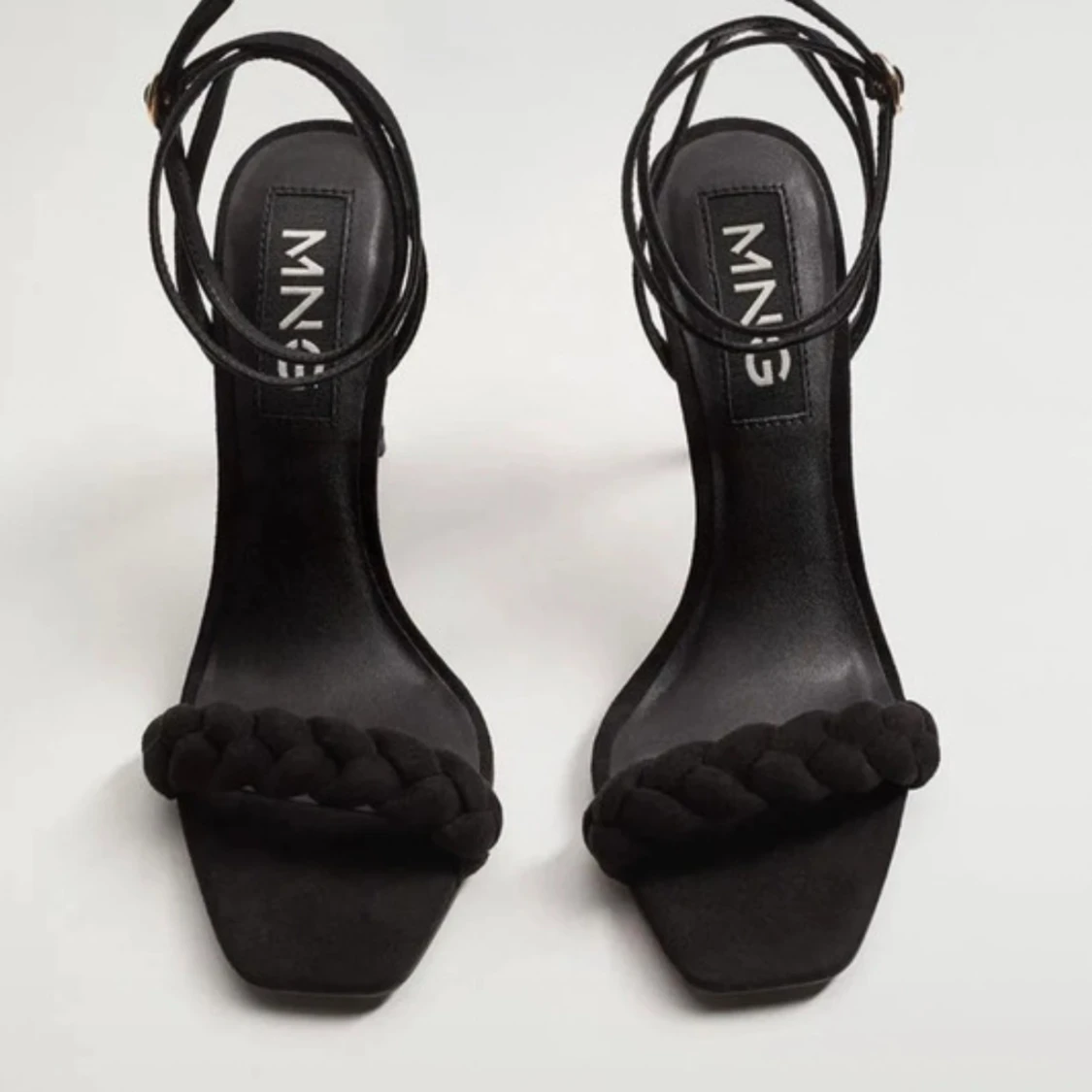 Skitsnygga klackar mango strl 36, ord 699:-