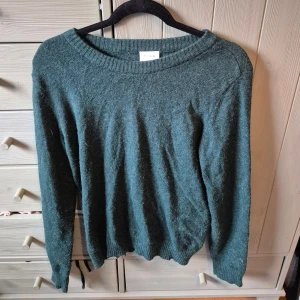 Mörkgrön stickad tröja från Vila - Mysig mörkgrön stickad tröja från Vila💓💖