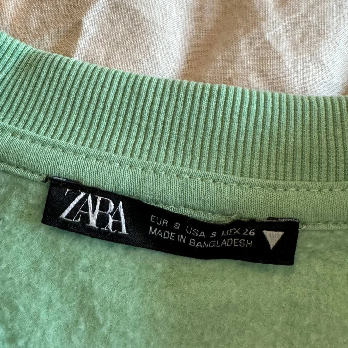 Mintgrön sweatshirt från Zara - 3