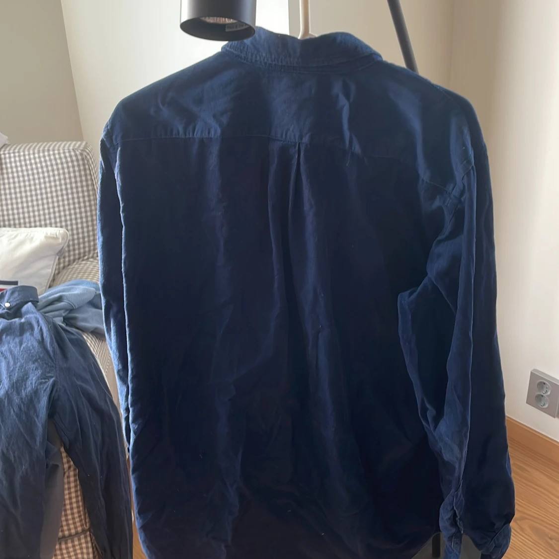 Mörkblå manchesterskjorta från Uniqlo - 1