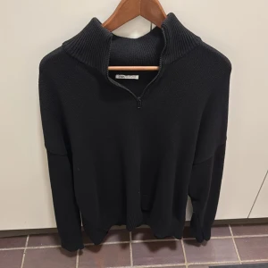 Half zip tröja - Köpt från zara, knappt använd