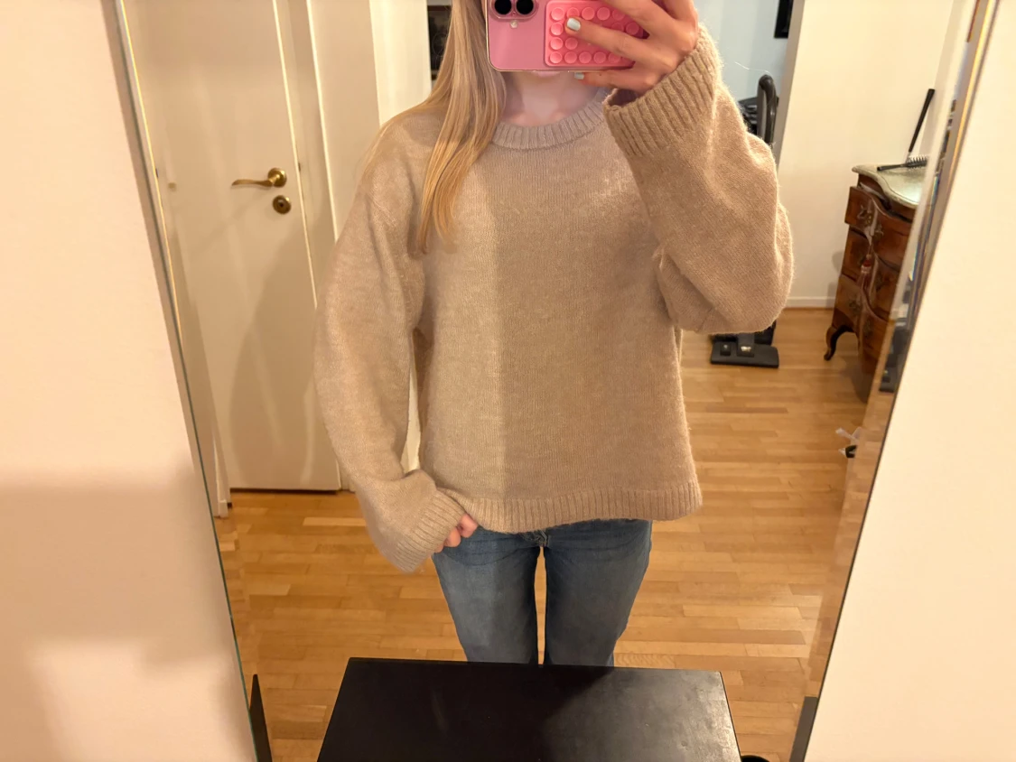 Beige stickad tröja 