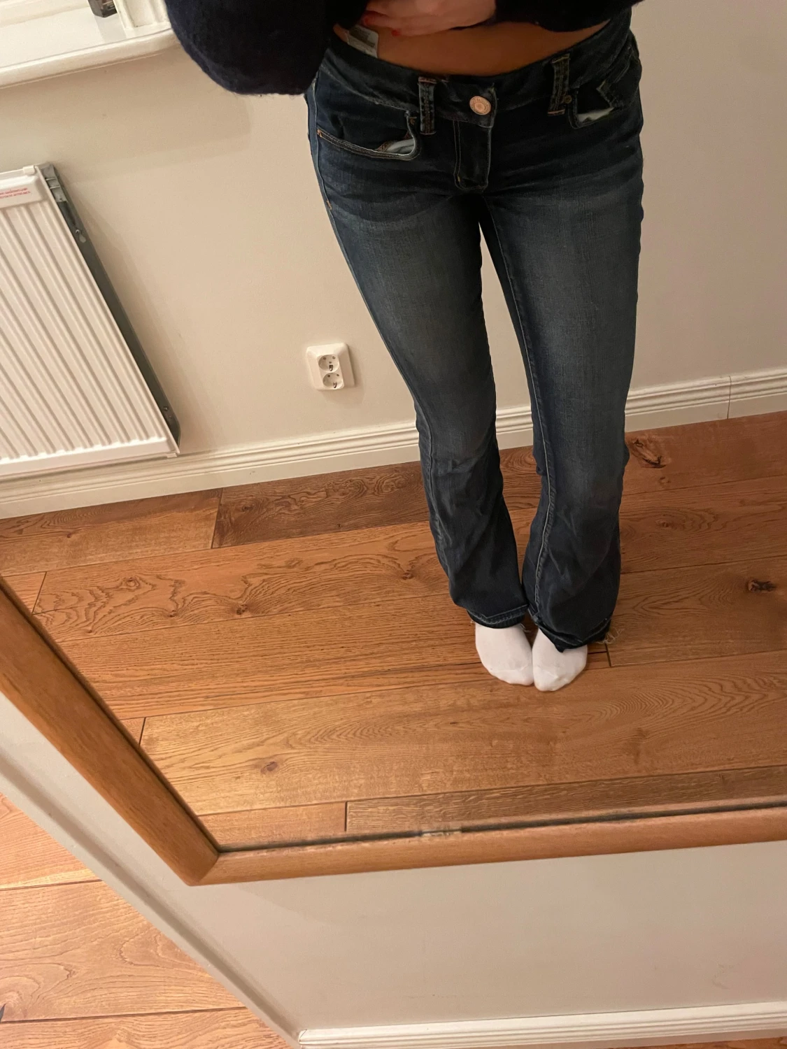 Low waist bootcut jeans från American Eagle  - 2