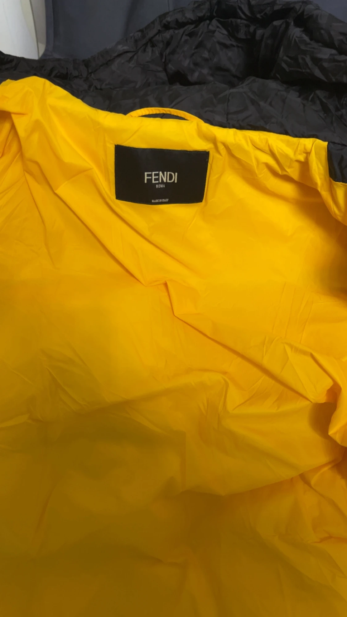 Svart pufferjacka från Fendi - 2