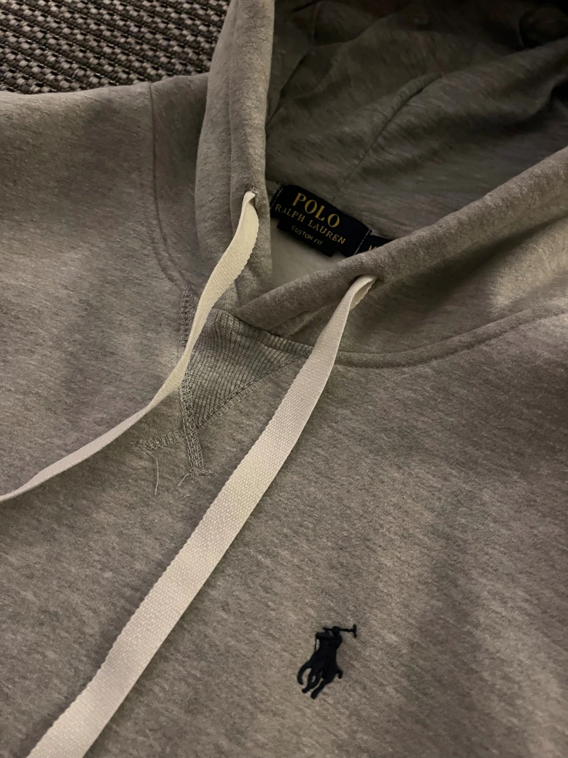Grå hoodie från Polo Ralph Lauren - 1