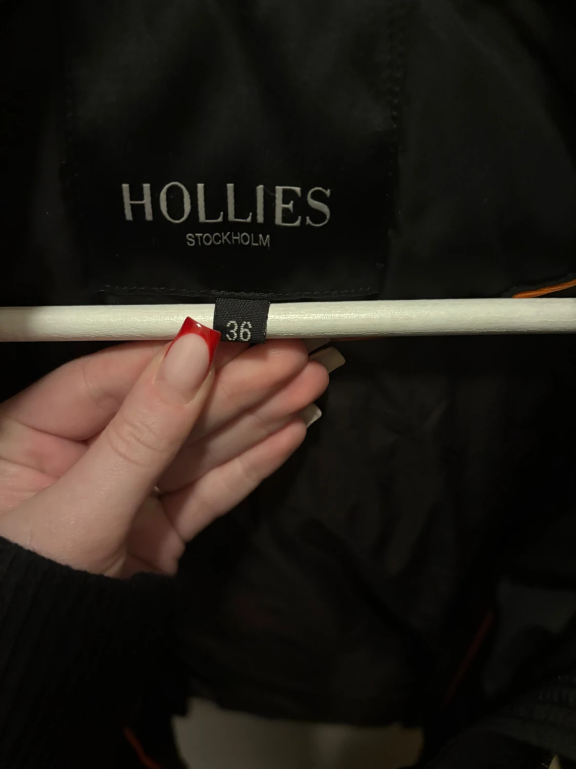 Svart Hollies dunjacka med päls - 2