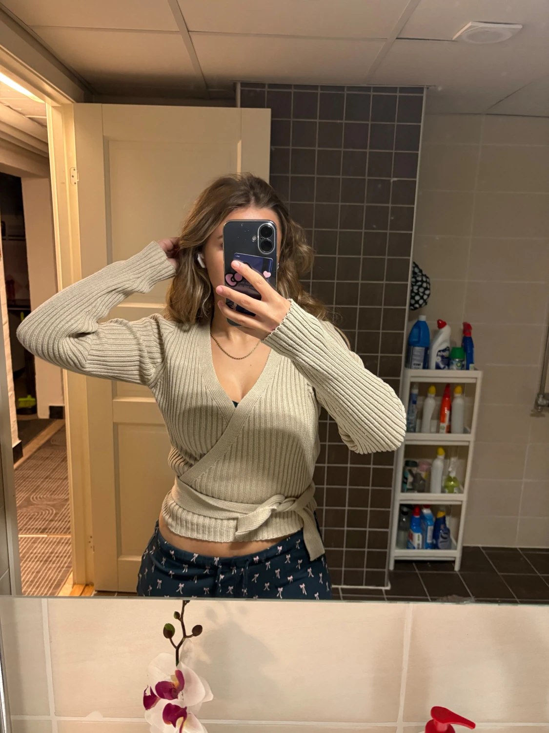 Beige omlott kofta med knyt