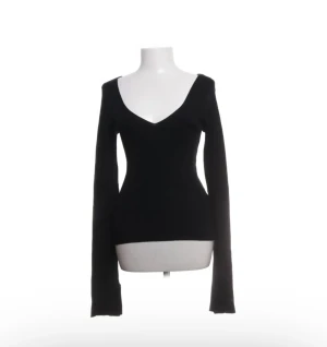 Svart ribbad tröja H&M - Snygg och elegant passform. Som ny 