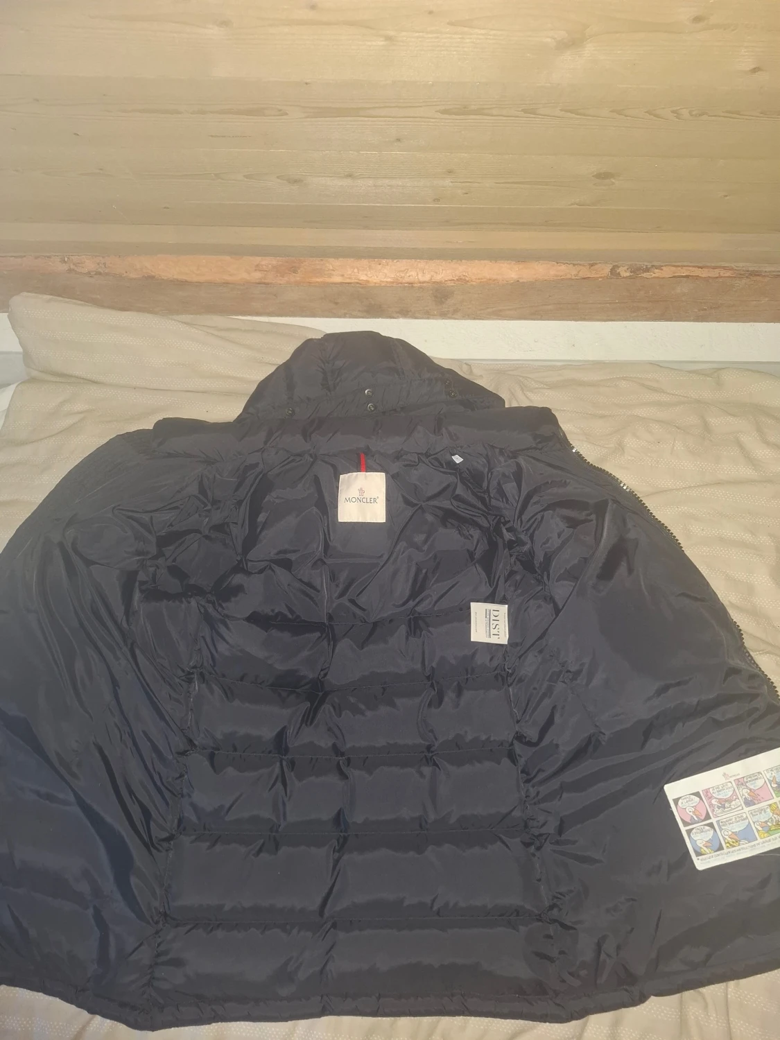 Svart Moncler dunjacka med huva - 2