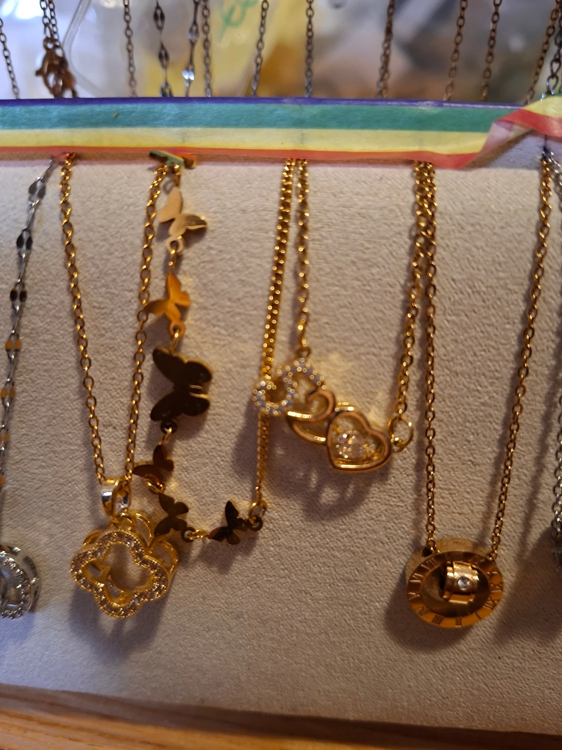 Mixade halsband med hjärtan och blommor - 1