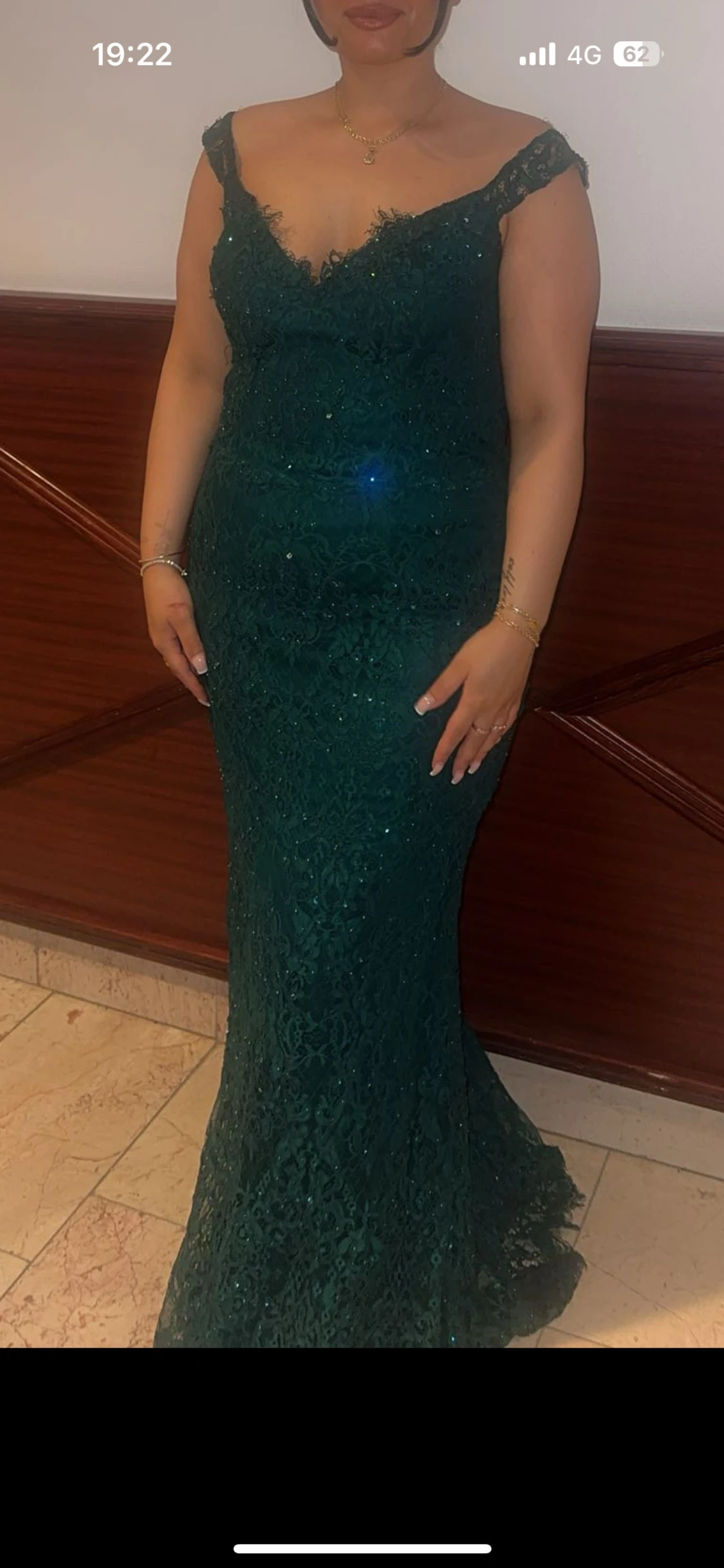Mörkgrön lång spetsklänning