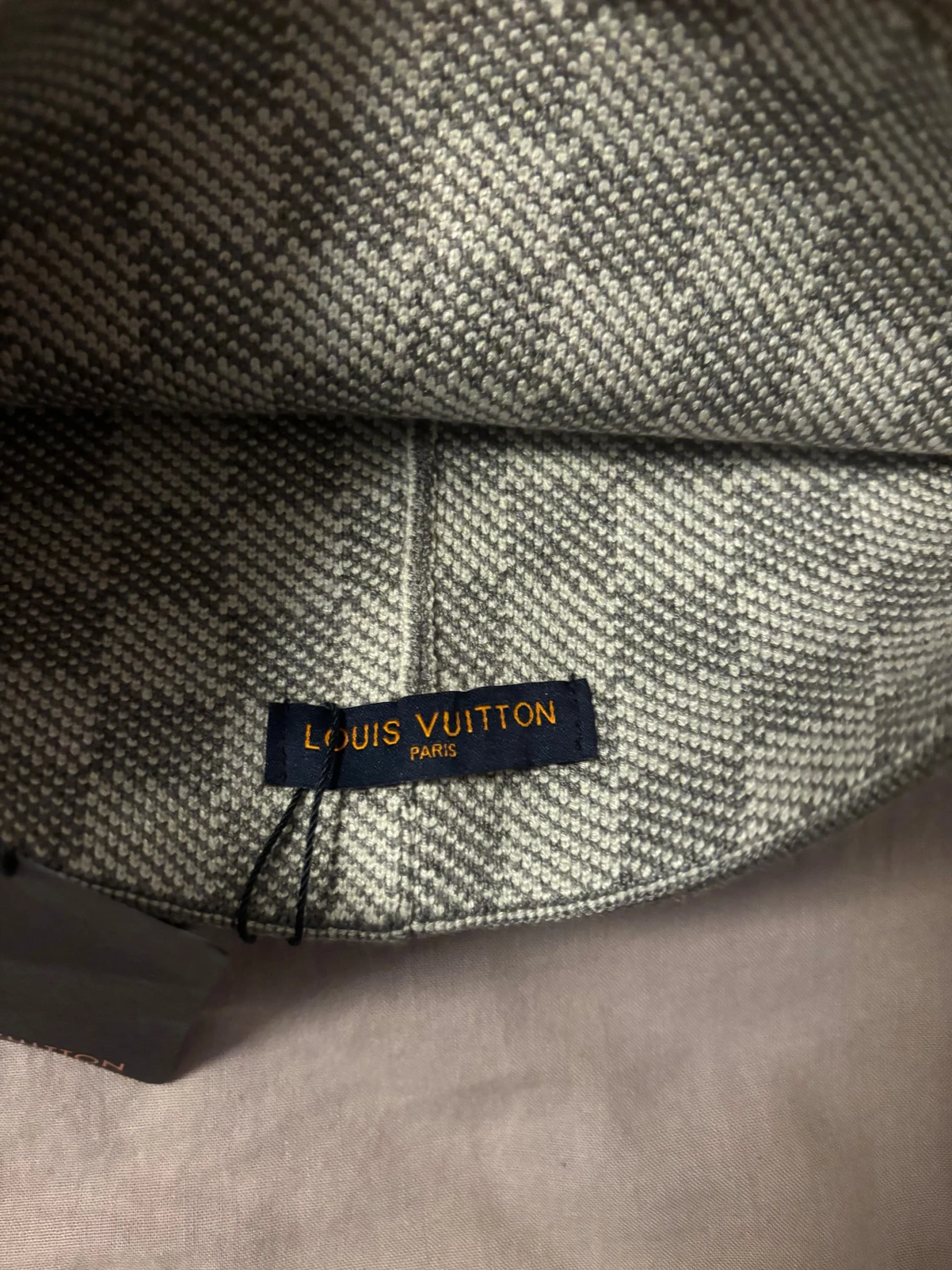 Grå rutig mössa - 1