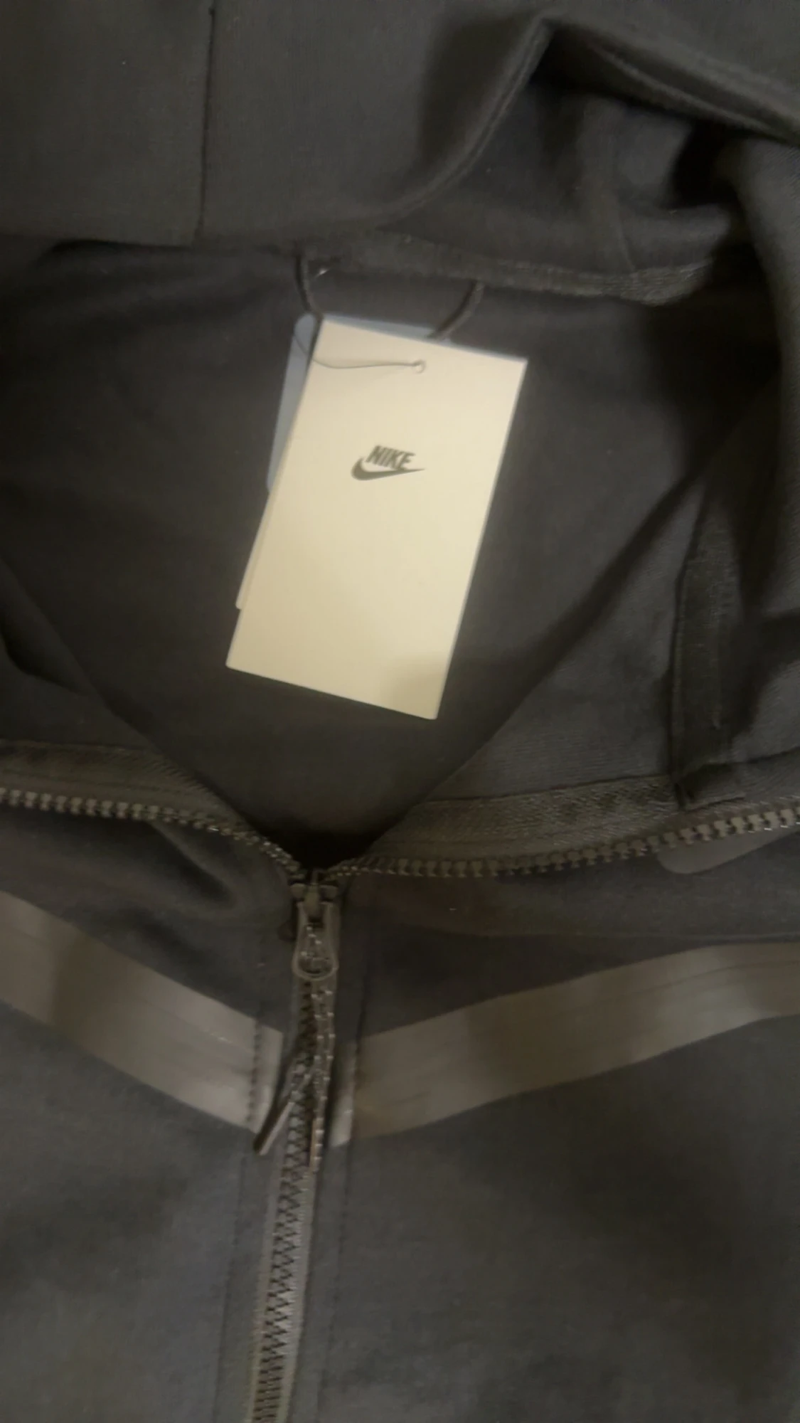 Svart vindjacka från Nike med huva - 2