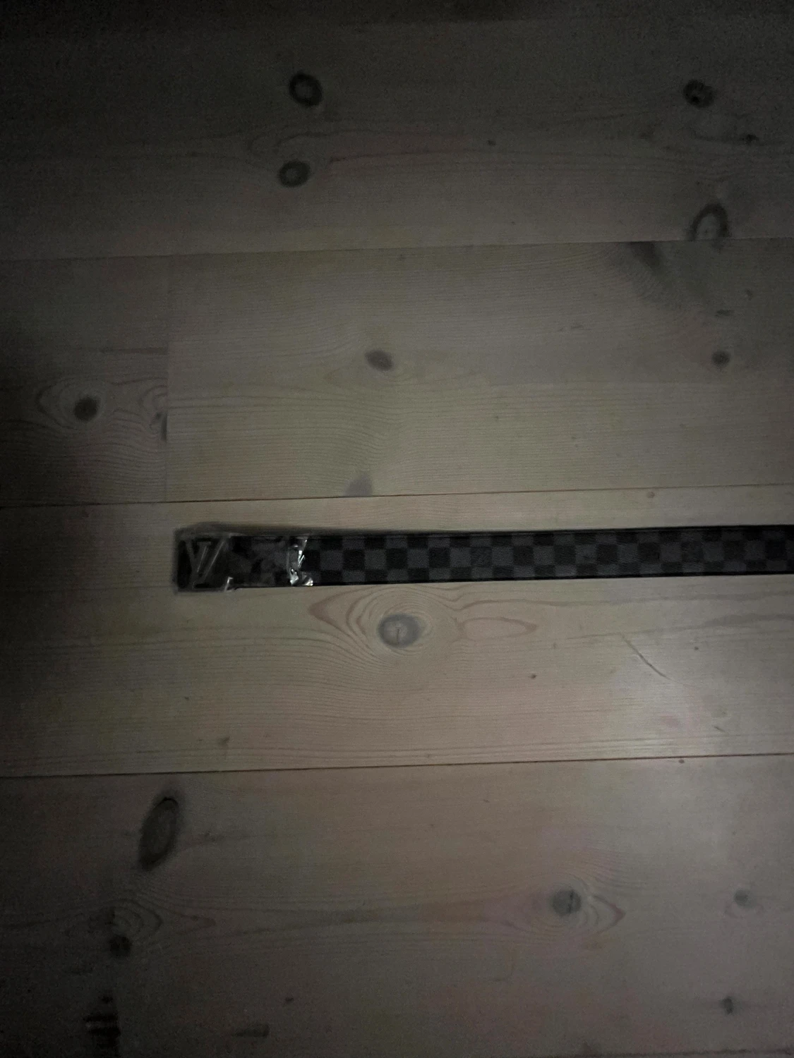 Svart rutigt skärp - 1