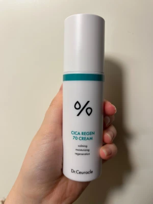 Hudvård  - En ansiktskräm från Dr. Ceuracle som kan användas morgon och kväll. Endast använd en gång så i princip helt ny. Nypris: 225  