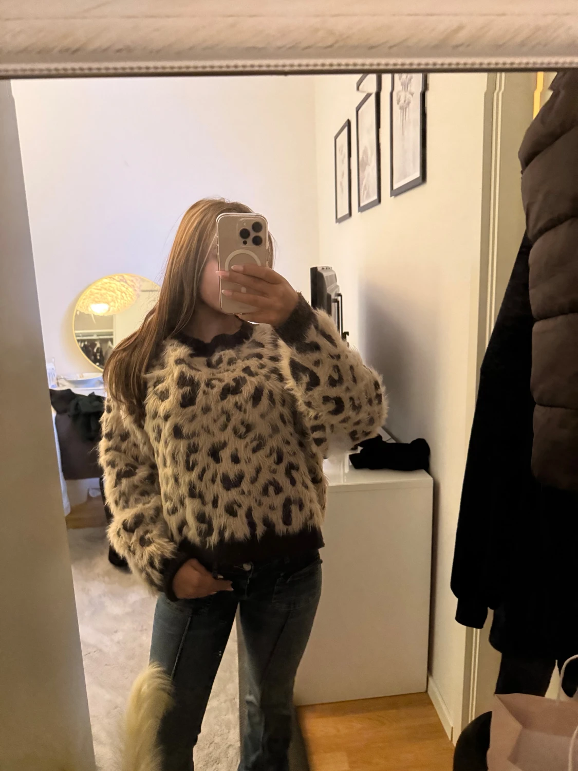 Beige leopardmönstrad fluffig tröja