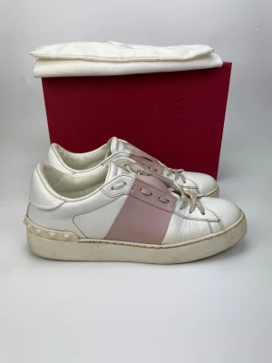 Valentino skor  - BLACK FRIDAY REA!! Valentino skor. Hör av dig vid frågor