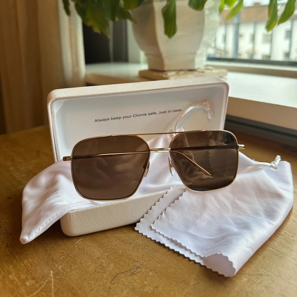 Guldiga solglasögon från Chimi - 3