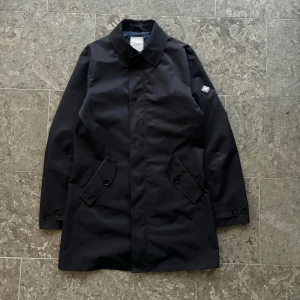 J.Lindeberg  - Säljer en riktigt snygg  j.lindeberg jacka | skick: 9/10, använd 1-2 ggr | storlek: small | pris 1000kr, nypris runt 4-5000kr | hör av dig ifall du har några frågor! 