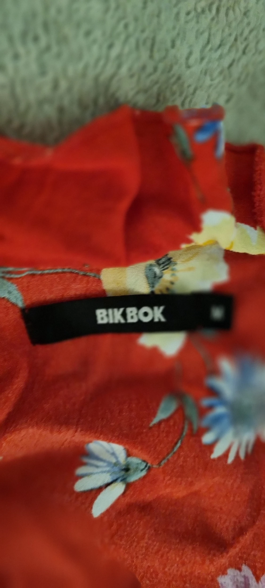 Röd omlottsklänning bikbok - 2