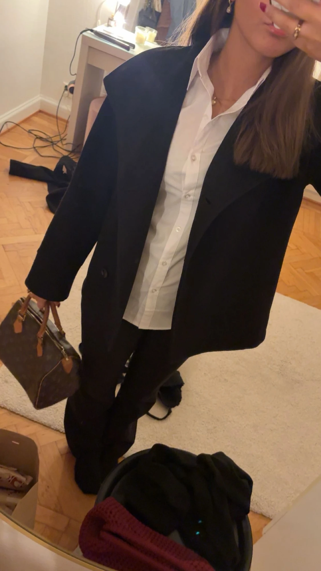 Svart oversized kappa med bred krage - 1