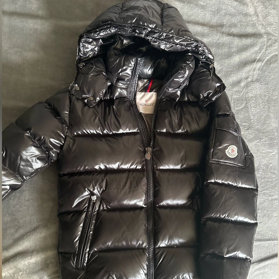 Svart Moncler pufferjacka med huva - 1