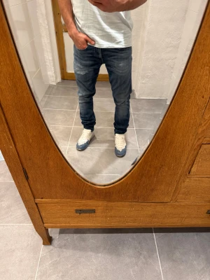 Replay jeans  - Ett par snygga byxor från replay i storlek W31 L32 i modellen Anbbas 