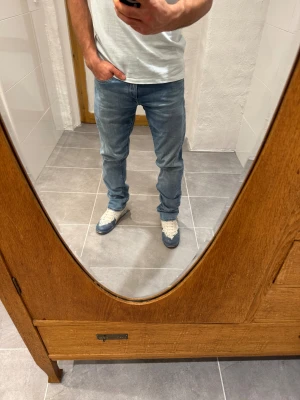 Replay jeans  - Ett par snygga byxor från replay i storlek W30 L30 i modellen Grover 