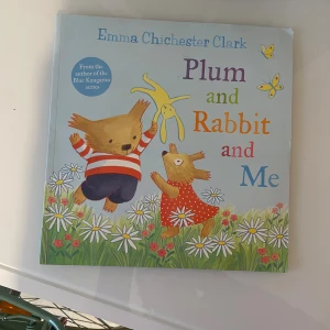 Plum and Rabbit and Me - En charmig och färgglad bilderbok om Humber, hans lillasyster Plum och deras äventyr med en kanin. Perfekt för unga läsare som gillar roliga och känslosamma berättelser om syskon, vänskap och vardagsdrama. Fylld med glädje, humor och fina illustrationer.text är engelsk 