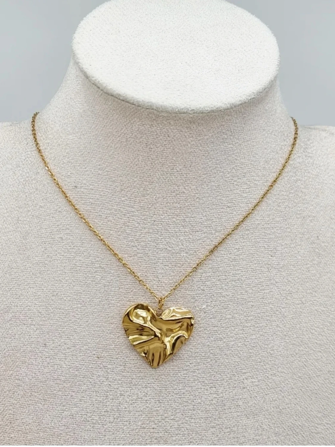 Stilfullt halsband med hjärta  - 1