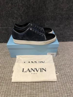 Lanvin skor(nyskick) - Hej, säljer nu dessa svin snygga lanvin skor. Skorna är i nytt skick! Begränsat antal boxar och dustbag. Hör av dig vid frågor. 