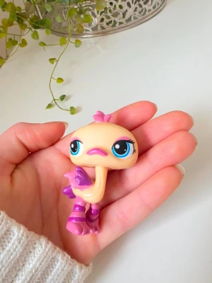 Littlest pet shop - OSTRICH #1416 - Littlest Pet Shop - Hasbro LPS. Generation 2 vilket gör den mer värd Finns fler i min profil för samfrakt