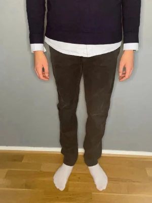 Tiger Of Sweden Jeans Slim - Snygga svarta tiger of Sweden jeans i nästan helt nytt skick och kommer till bra användning! Skriv vid minsta lilla fråga!