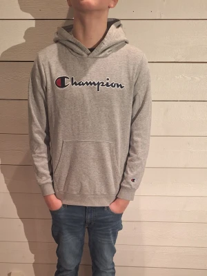 Champion hoodie - Hör av dig vid frågor eller funderingar!